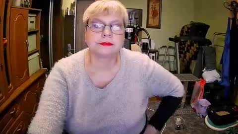 Snapshot of beverlyqcynia chatting on October 2025 12:31:01 PM BeverlyQCynia online show from October 2025 12:31:01 PM