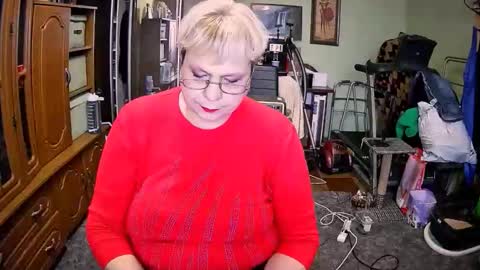 Snapshot of beverlyqcynia chatting on November 2025 12:05:01 PM BeverlyQCynia online show from November 2025 12:05:01 PM