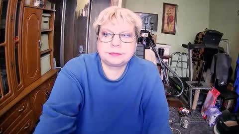 Snapshot of beverlyqcynia chatting on November 2025 12:00:02 PM BeverlyQCynia online show from November 2025 12:00:02 PM