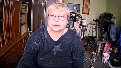 Snapshot of beverlyqcynia chatting on November 2025 12:16:01 PM BeverlyQCynia online show from November 2025 12:16:01 PM