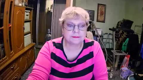 Snapshot of beverlyqcynia chatting on December 2025 12:03:02 PM BeverlyQCynia online show from December 2025 12:03:02 PM