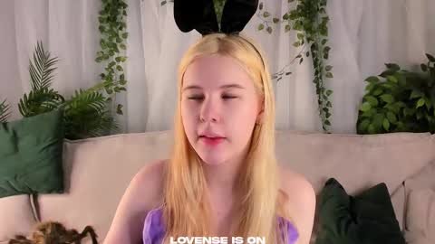 Snapshot of bezuya chatting on October 2025 01:33:02 AM Eliz online show from October 2025 01:33:02 AM