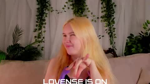 Snapshot of bezuya chatting on October 2025 01:53:02 AM Eliz online show from October 2025 01:53:02 AM