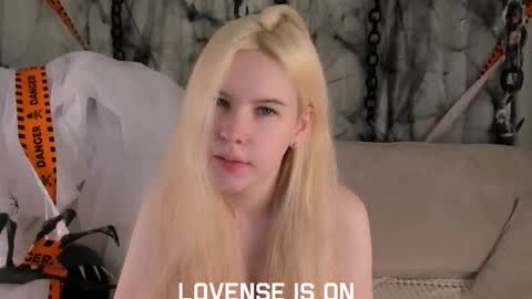 Snapshot of bezuya chatting on November 2025 01:05:02 AM Eliz online show from November 2025 01:05:02 AM