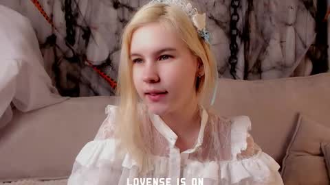 Snapshot of bezuya chatting on November 2025 02:01:02 AM Eliz online show from November 2025 02:01:02 AM