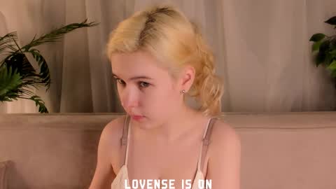 Snapshot of bezuya chatting on November 2025 01:06:02 AM Eliz online show from November 2025 01:06:02 AM