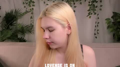 Snapshot of bezuya chatting on November 2025 01:25:02 AM Eliz online show from November 2025 01:25:02 AM