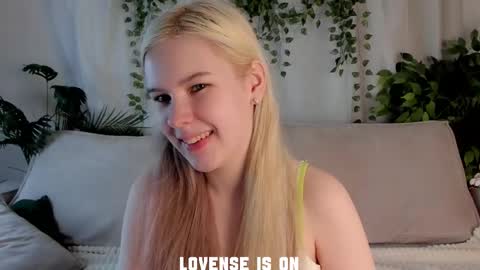 Snapshot of bezuya chatting on November 2025 01:49:02 AM Eliz online show from November 2025 01:49:02 AM