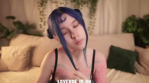 Eliz online show from December 2025 01:11:01 AM