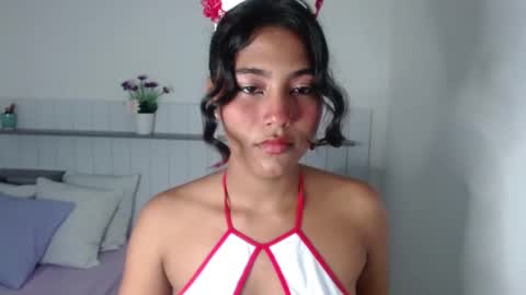 bia_lux online show from November 2025 08:05:01 PM