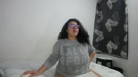 Bianca Tuesday to Sunday from 2am to 6am UTC-5 online show from April 2026 09:46:02 AM