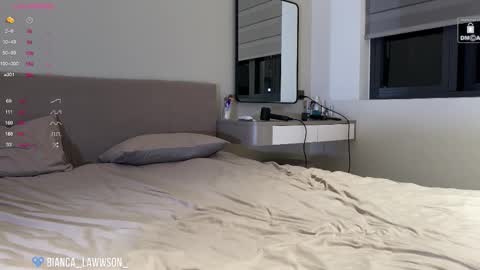 Bianca  online show from September 2025 04:07:01 PM