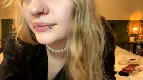 Ellie  online show from March 2026 01:11:01 AM