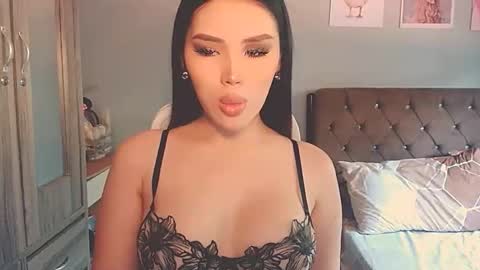 Mia online show from March 2026 04:50:01 AM