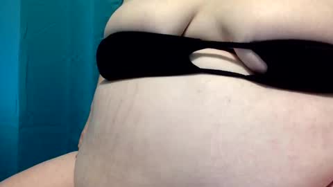 Snapshot of bigbellybabe1987 chatting on November 2025 04:21:01 AM bigbellybabe1987 online show from November 2025 04:21:01 AM