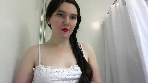 Isabella online show from November 2025 01:21:02 PM