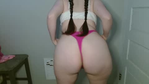 Isabella online show from November 2025 01:15:01 PM