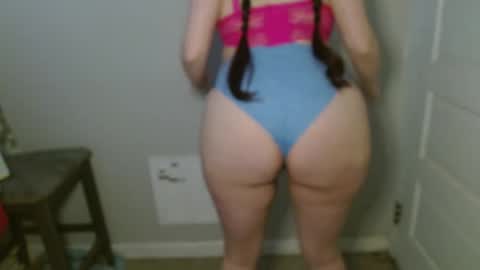 Isabella online show from December 2025 04:25:01 PM