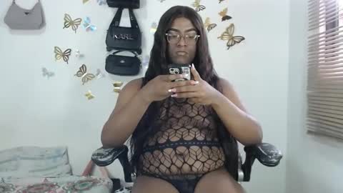 Snapshot of bigcrisblack chatting on October 2025 08:26:01 PM cristina online show from October 2025 08:26:01 PM