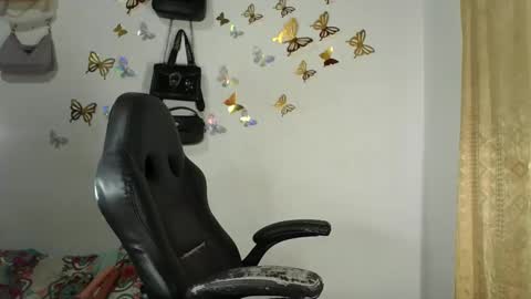 Snapshot of bigcrisblack chatting on November 2025 03:19:01 AM cristina online show from November 2025 03:19:01 AM