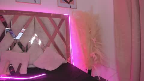 Snapshot of bigfinger125 chatting on February 2025 08:07:02 PM Lucy and Fred online show from February 2025 08:07:02 PM