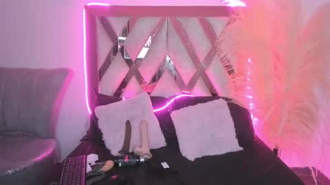 Snapshot of bigfinger125 chatting on February 2025 02:18:01 AM Lucy and Fred online show from February 2025 02:18:01 AM