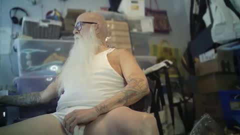 bigjeff01 online show from December 2025 06:12:02 PM