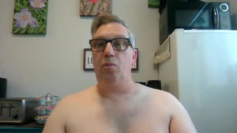 bignhard_69_ online show from April 2026 04:43:02 PM