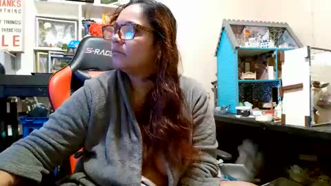 the Mini mami online show from November 2025 12:48:02 PM