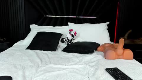 Zayra online show from December 2025 08:54:01 AM