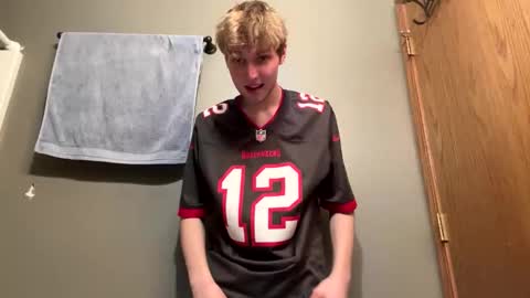 Snapshot of bigskinnyboyshh chatting on December 2024 10:22:01 AM bigskinnyboyshh online show from December 2024 10:22:01 AM