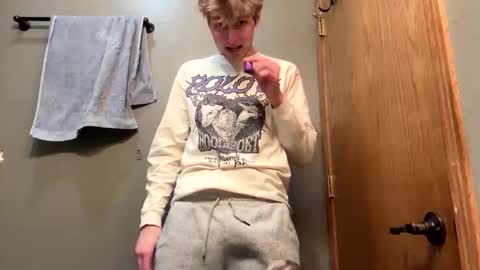 Snapshot of bigskinnyboyshh chatting on December 2024 11:30:01 PM bigskinnyboyshh online show from December 2024 11:30:01 PM