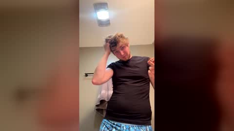 Snapshot of bigskinnyboyshh chatting on May 2026 05:51:01 PM bigskinnyboyshh online show from May 2026 05:51:01 PM