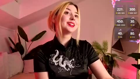 Eve and Hannah online show from November 2025 06:40:02 PM