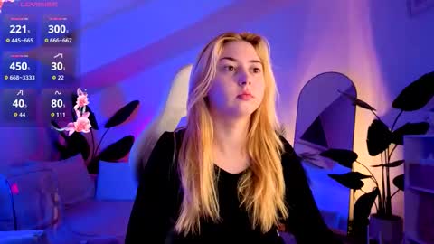 Eve and Hannah online show from November 2025 06:42:02 PM