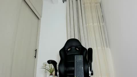 Biscuit oliva online show from March 2026 02:01:01 PM