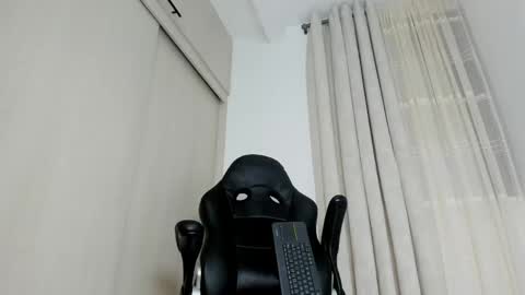 Snapshot of biscuit_oliva_ chatting on May 2026 01:44:01 AM Biscuit oliva online show from May 2026 01:44:01 AM