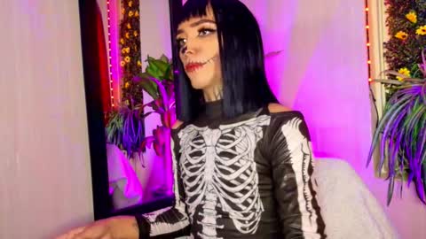  ..  .. online show from October 2025 02:12:02 AM