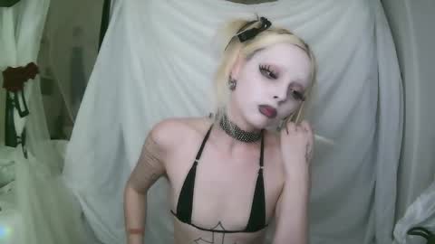 vampire fang  online show from February 2026 09:31:02 PM