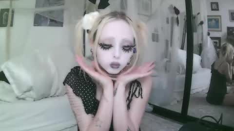 vampire fang  online show from March 2026 06:36:01 PM