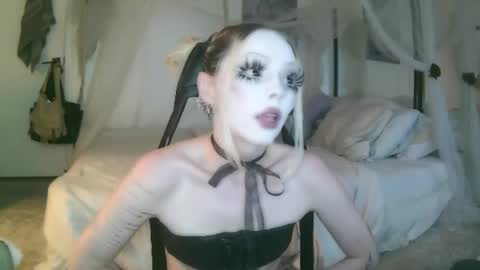 vampire fang  online show from June 2026 02:46:01 AM