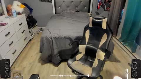 Plant Base Streamers From Pennsylvania online show from January 2025 01:29:01 AM