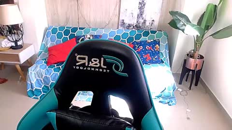 Black online show from December 2024 06:38:02 PM