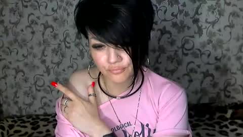 black_hot_01 online show from September 2025 08:21:01 PM