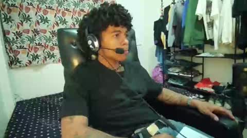 Snapshot of black_tentationx chatting on February 2025 02:37:01 AM black_tentationx online show from February 2025 02:37:01 AM