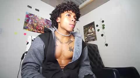 Snapshot of black_tentationx chatting on February 2025 08:12:02 AM black_tentationx online show from February 2025 08:12:02 AM