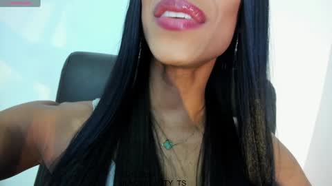 Snapshot of blackbeauty_ts chatting on January 2025 09:20:01 PM Nina online show from January 2025 09:20:01 PM