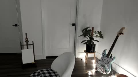 Ella online show from November 2025 06:01:01 AM