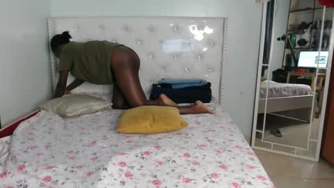 Snapshot of blackmelaninqueen chatting on October 2025 01:28:01 AM Cleo online show from October 2025 01:28:01 AM