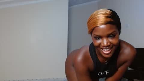 Snapshot of blackmellanin_ chatting on January 2025 05:44:02 AM Smiley sylivia online show from January 2025 05:44:02 AM